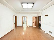 广益星苑舒适3居室，交通便利随时看，京东广场